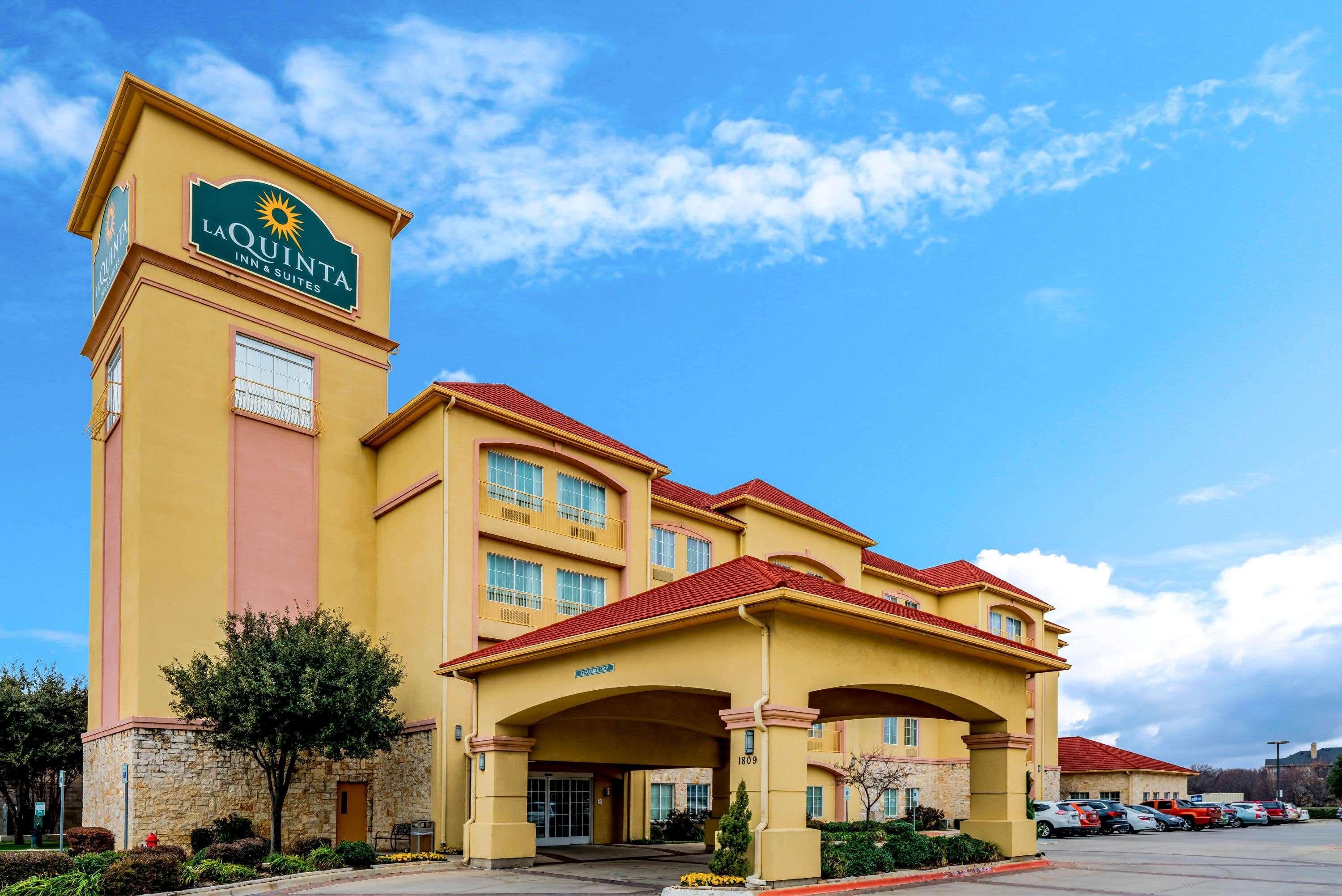 La Quinta By Wyndham Dfw Airport West - Bedford Hotel Exterior photo
