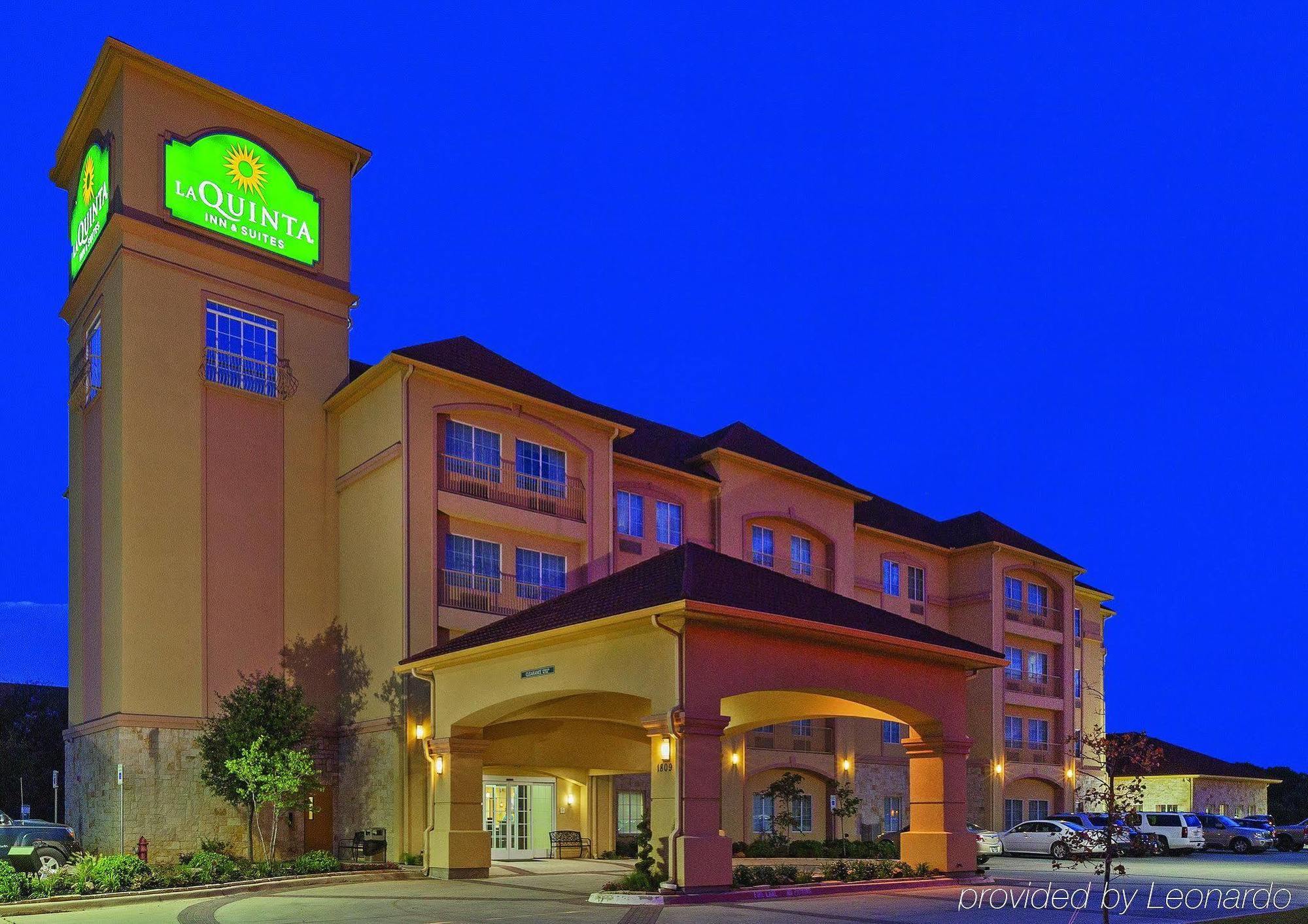 La Quinta By Wyndham Dfw Airport West - Bedford Hotel Exterior photo