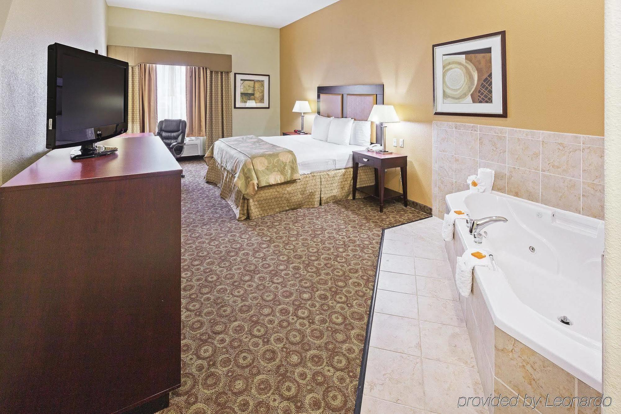 La Quinta By Wyndham Dfw Airport West - Bedford Hotel Exterior photo